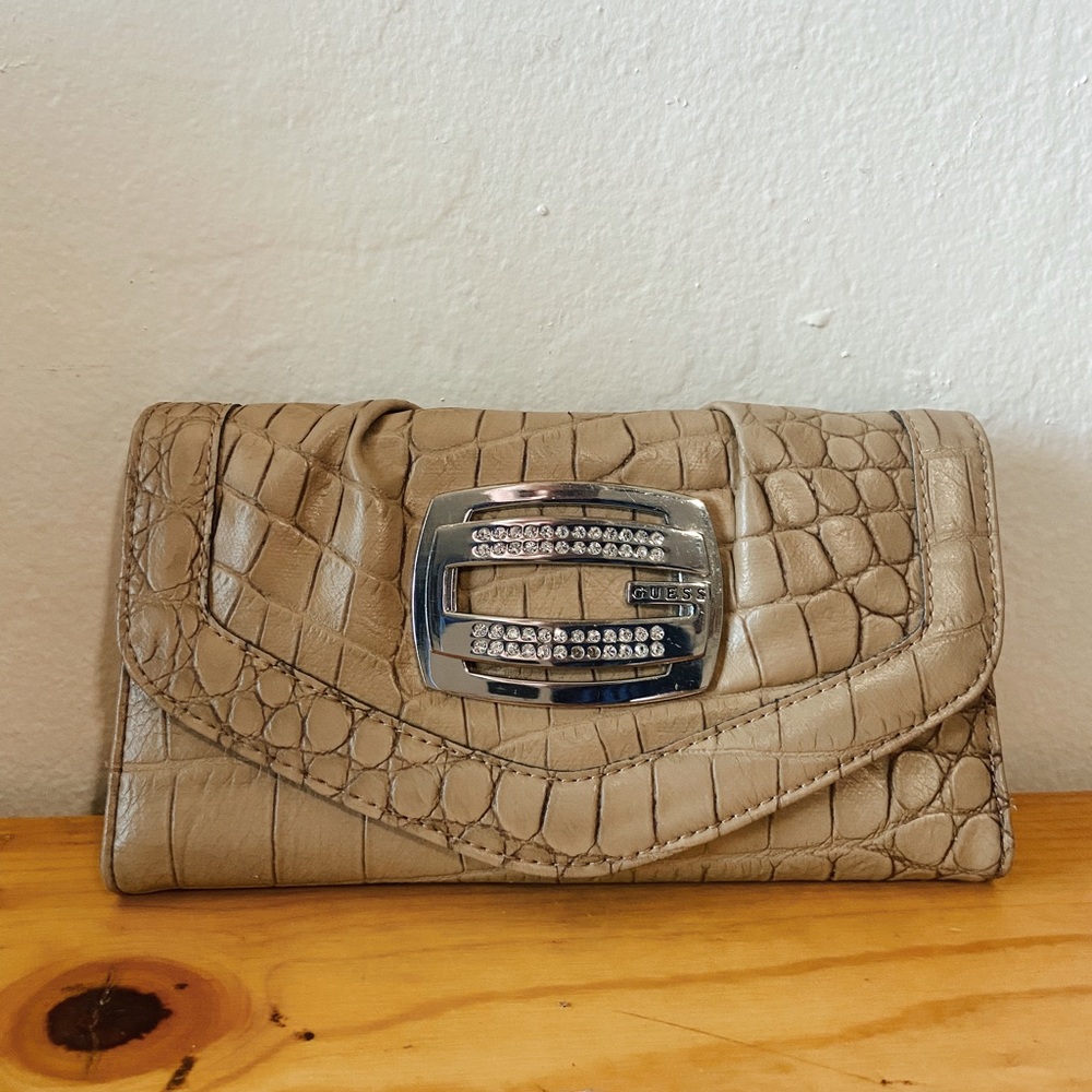 2000s vintage GUESS wallet